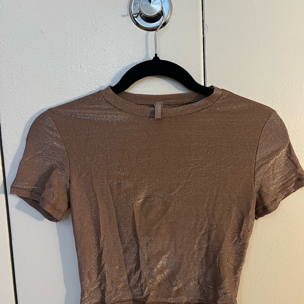SKIMS Shimmer Cropped T-Shirt